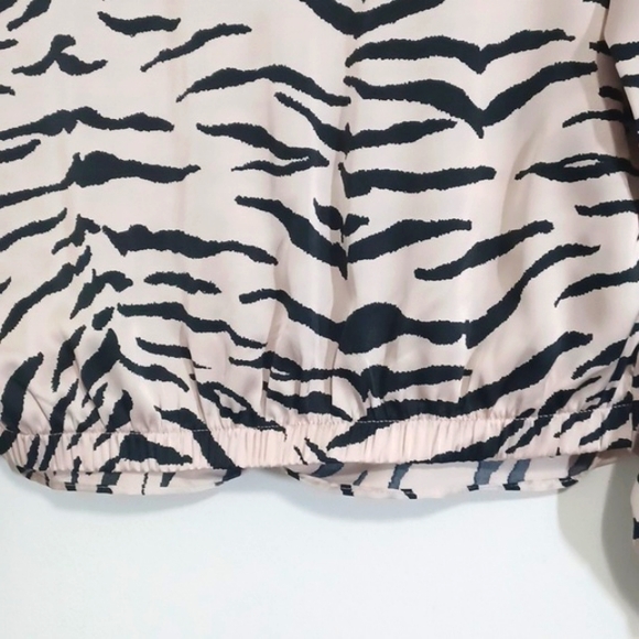 MOA MOA shirt. Pullover w/ button front, zebra print. Whimsy. Corpcore. Medium. - Picture 5 of 14